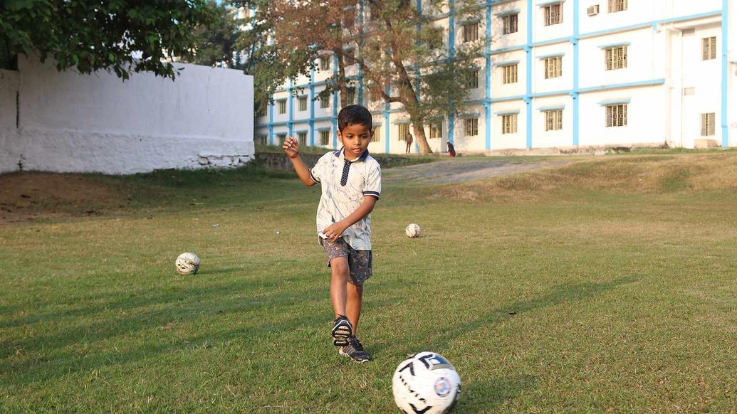 Jamshedpur FC open football school in collaboration with RVSA, Mango