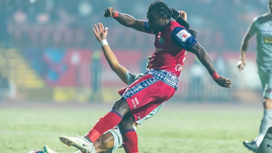 The Men of Steel's in-action shots from the Sree Kanteerava Stadium 📸 