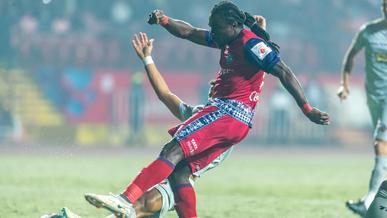 The Men of Steel's in-action shots from the Sree Kanteerava Stadium 📸 