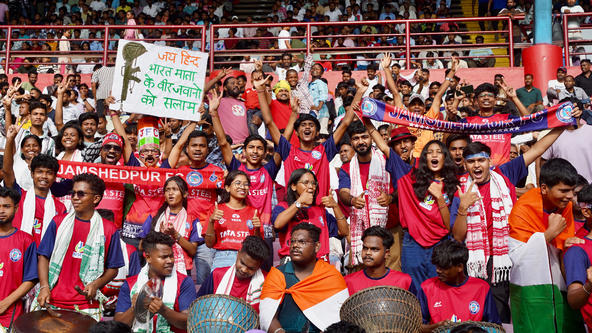 इंडियन सुपर लीग के जमशेदपुर में लौटने की वजह से माहौल गरमाने लगा है