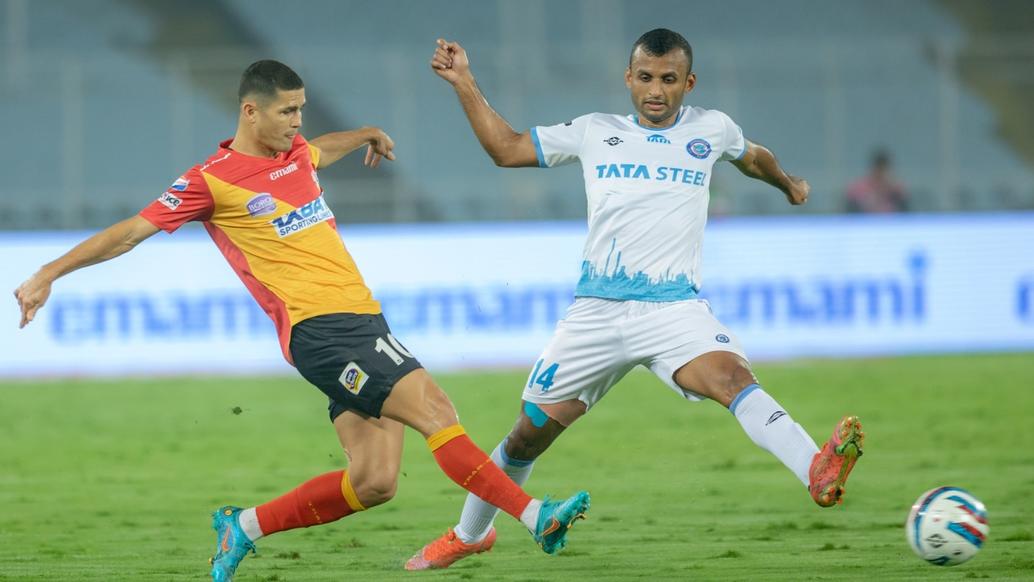 The Men of Steel captured in action from our victorious away game at the Vivekananda Yuba Bharati Krirangan 📸 