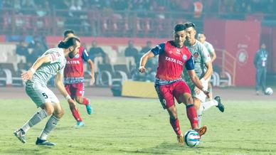 The Men of Steel's in-action shots from the Sree Kanteerava Stadium 📸 