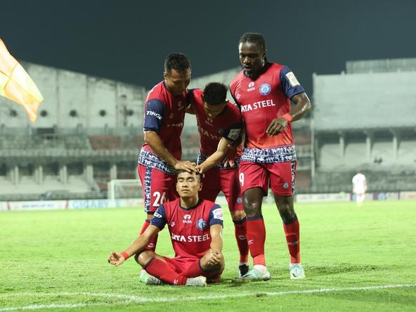 📸 The Men of Steel captured in action from our win against the Mariners last night! 🔥   #JFCATKMB #HeroSuperCup #JamKeKhelo