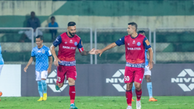 The Men of Steel caught in action from last night's Hero Club Playoffs against Mumbai City FC in Manjeri, Kerala 📸 The Men of Steel caught in action from last night's Hero Club Playoffs against Mumbai City FC in Manjeri, Kerala 📸