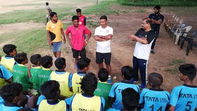Mr. Kundan Chandra visits Simuldanga's TSRDS center