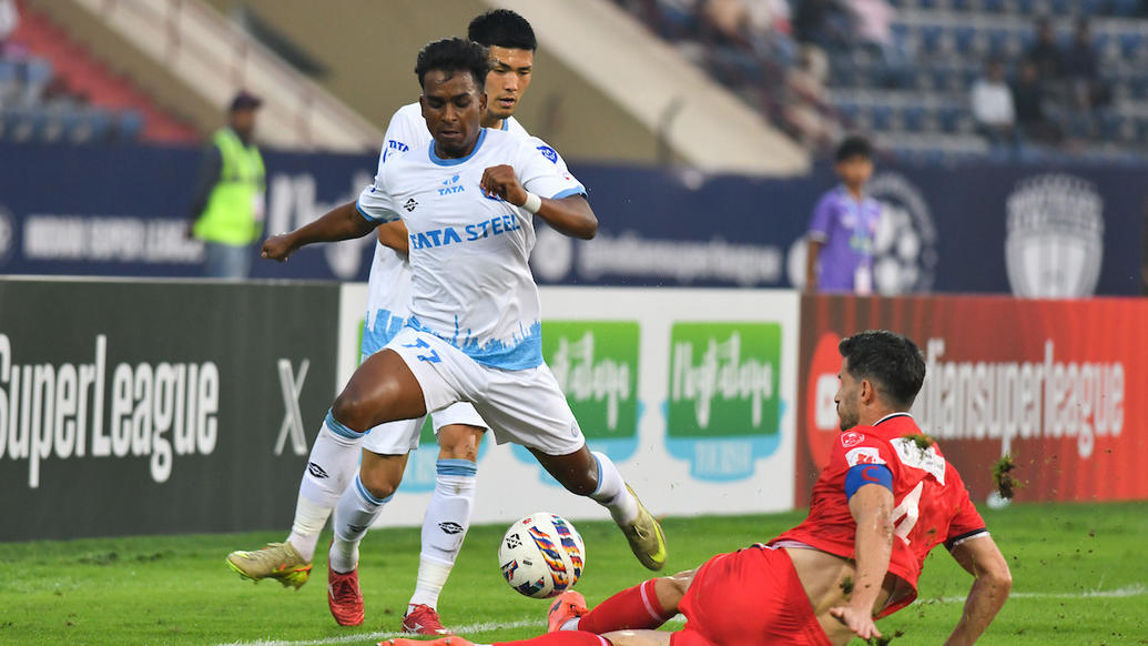 Men of Steel Go Down Fighting Against NorthEast United FC