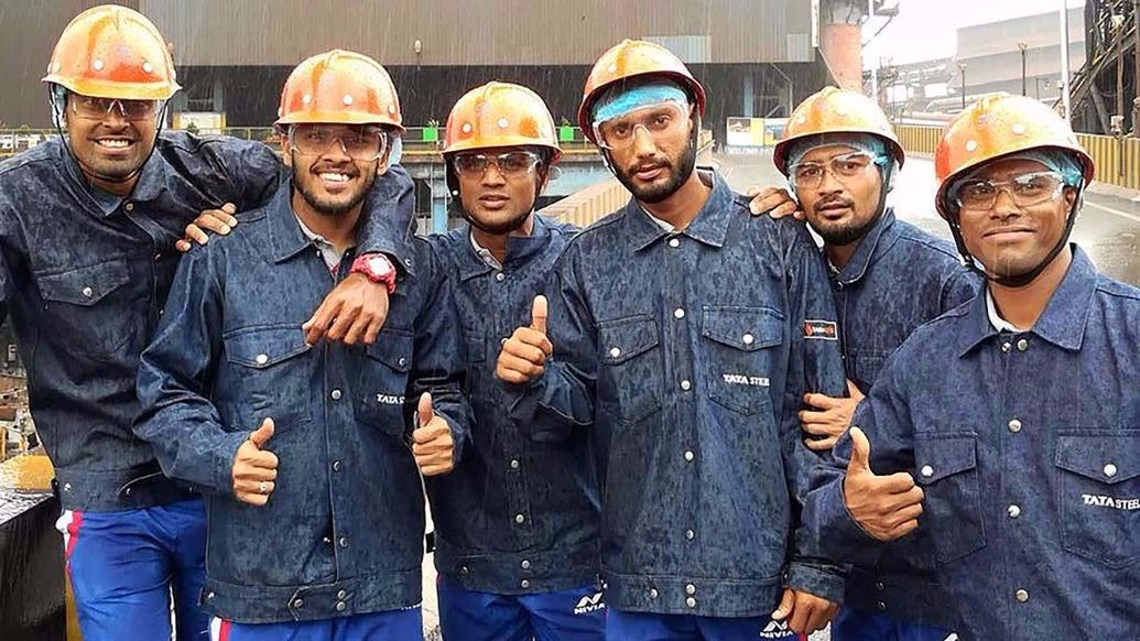 Jamshedpur FC players make most of Tata Steel plant visit Jamshedpur FC players make most of Tata Steel plant visit