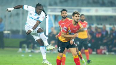 The Men of Steel captured in action from our victorious away game at the Vivekananda Yuba Bharati Krirangan 📸 