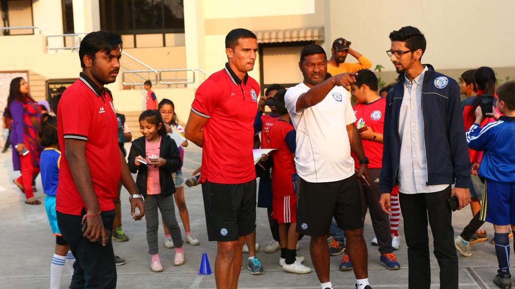 Tim Cahill visits our Football School at Loyola.