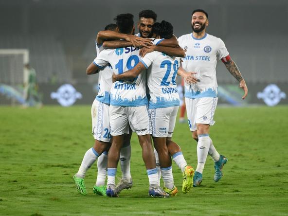 The Men of Steel captured in action from our victorious away game at the Vivekananda Yuba Bharati Krirangan 📸 