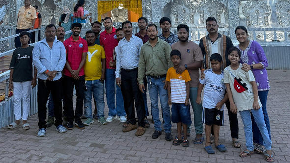 Jamshedpur FC players visit Sonari Central Durga Puja pandal
