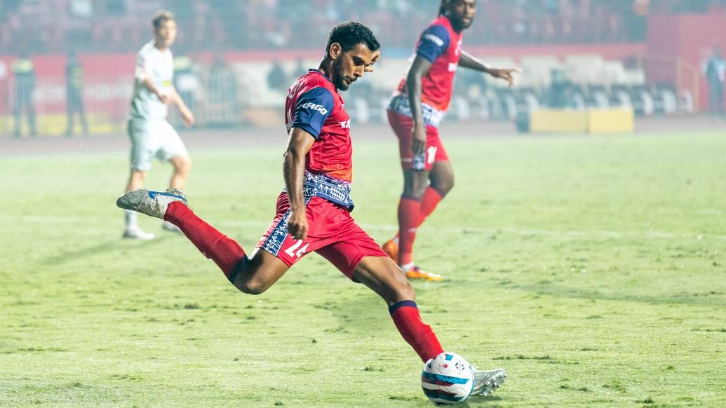 The Men of Steel's in-action shots from the Sree Kanteerava Stadium 📸 