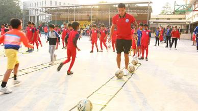 Tim Cahill visits our Football School at Loyola.