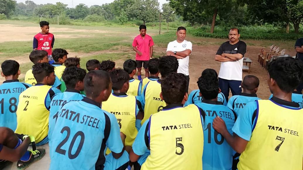 Mr. Kundan Chandra visits Simuldanga's TSRDS center