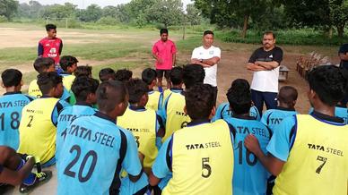 Mr. Kundan Chandra visits Simuldanga's TSRDS center